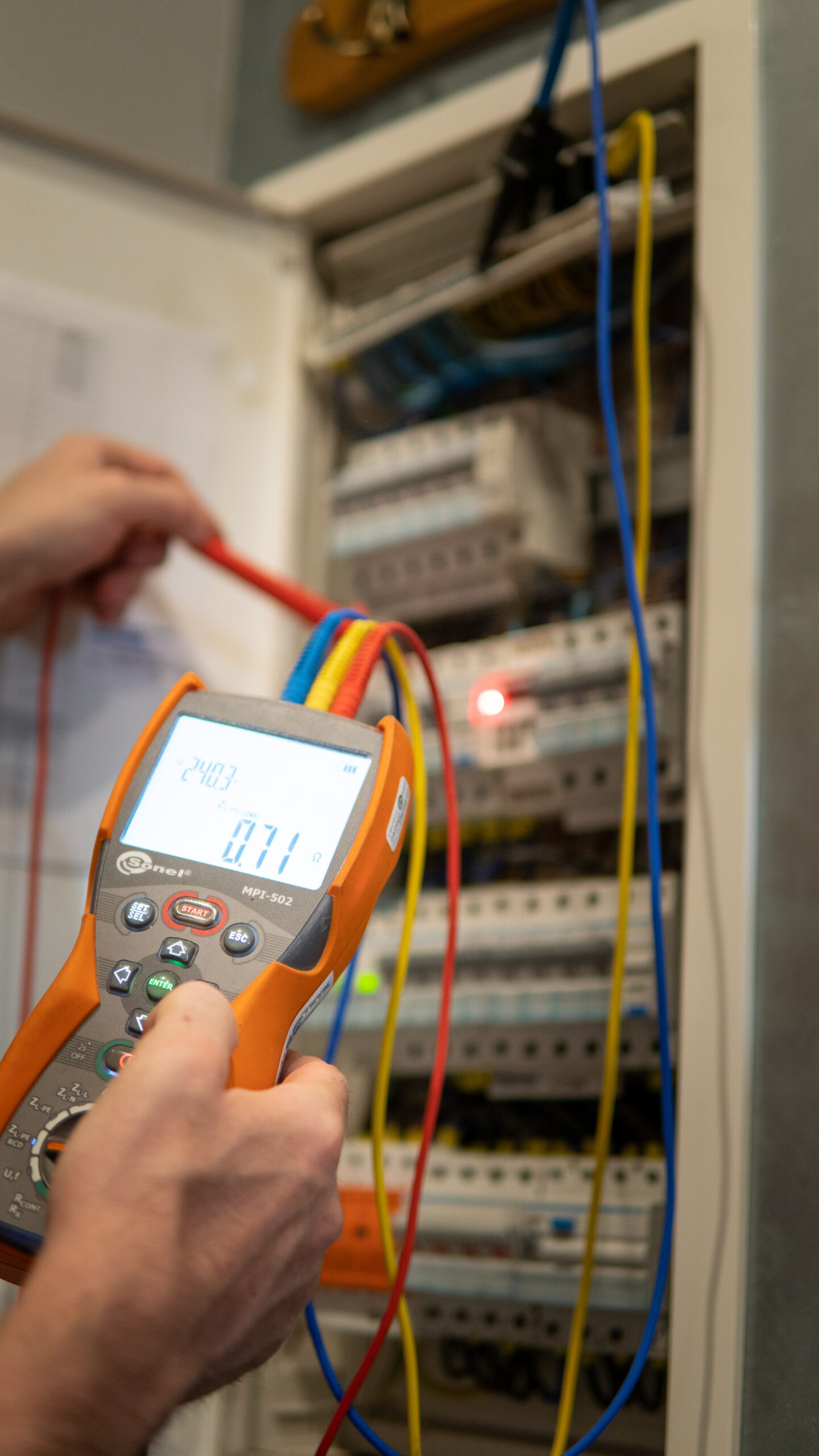 wykonanie-pomiaru-elektryki